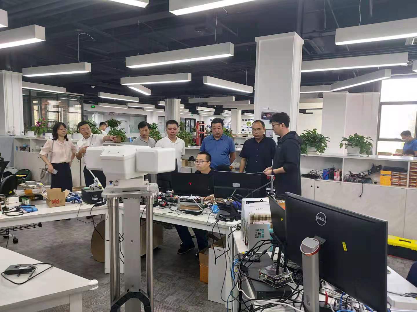 攜手并進(jìn)，智造未來 我校與沈陽呂尚科技公司深化校企合作，共探智能機(jī)器人研發(fā)新篇章